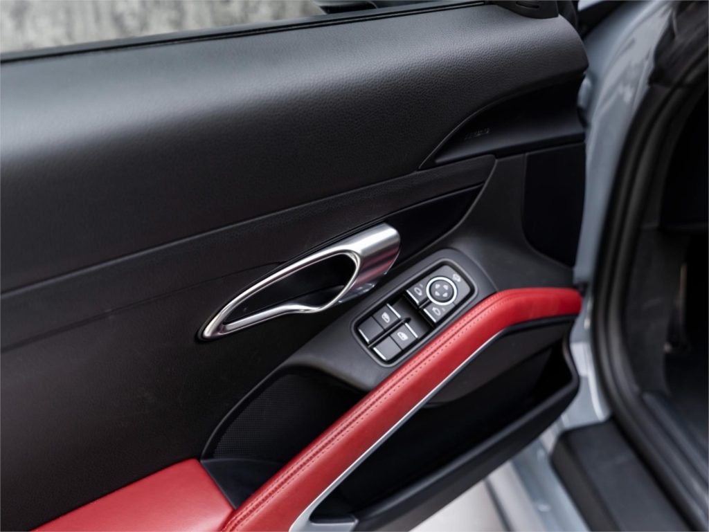 2025 Porsche 718 Boxster S — photo 12
