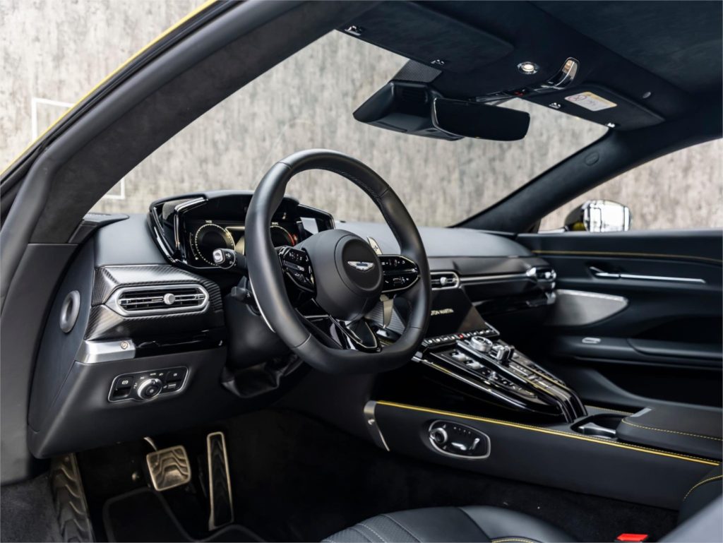 2025 Aston Martin Vantage Std — photo 6