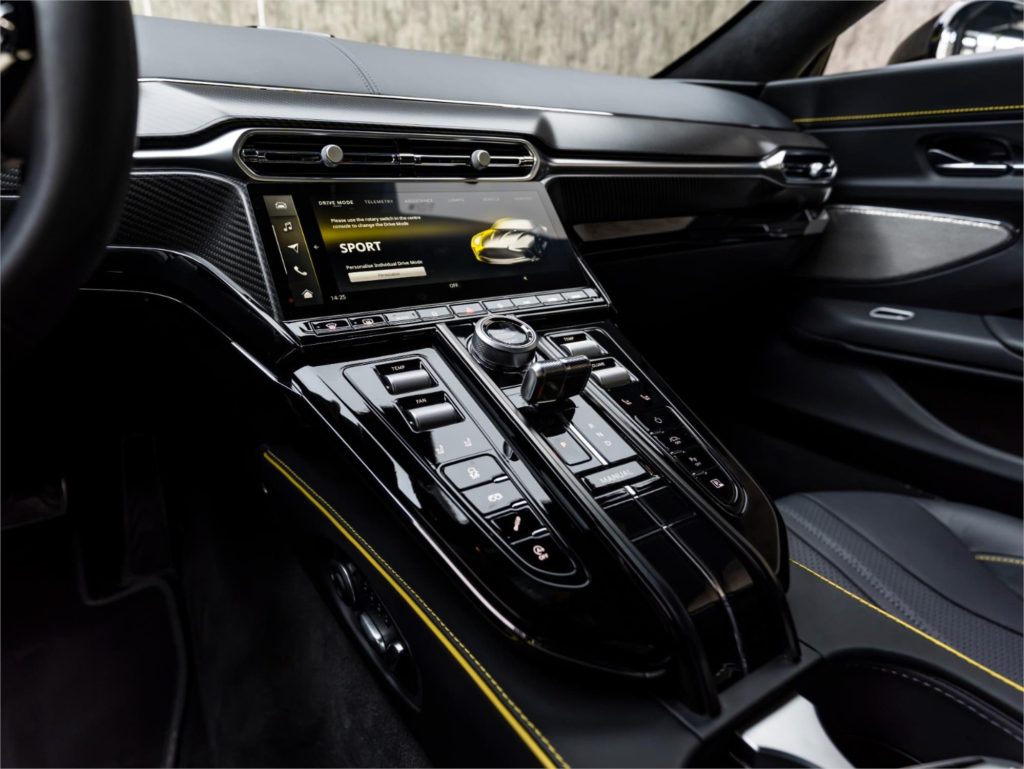 2025 Aston Martin Vantage Std — photo 14