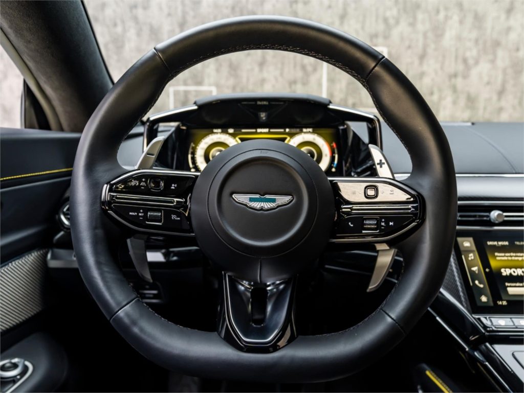 2025 Aston Martin Vantage Std — photo 12