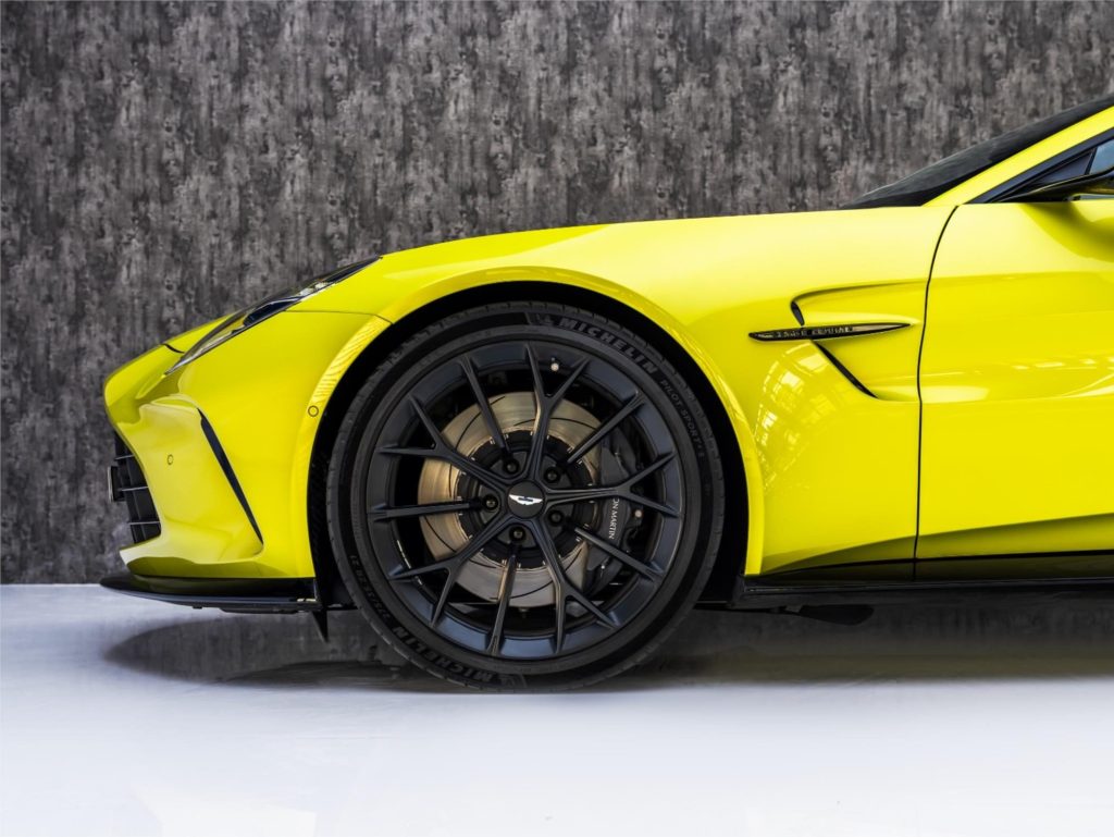 2025 Aston Martin Vantage Std — photo 2