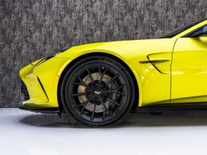 2025 Aston Martin Vantage Std — photo 2