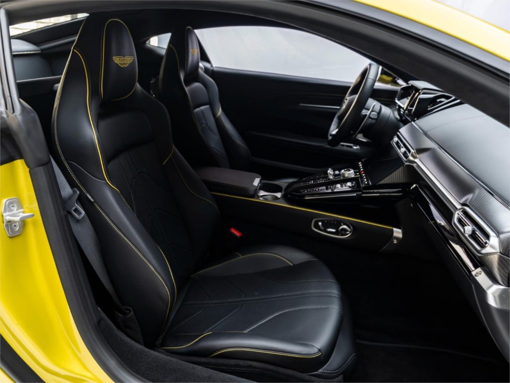 2025 Aston Martin Vantage Std — photo 11