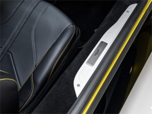 2025 Aston Martin Vantage Std — photo 9