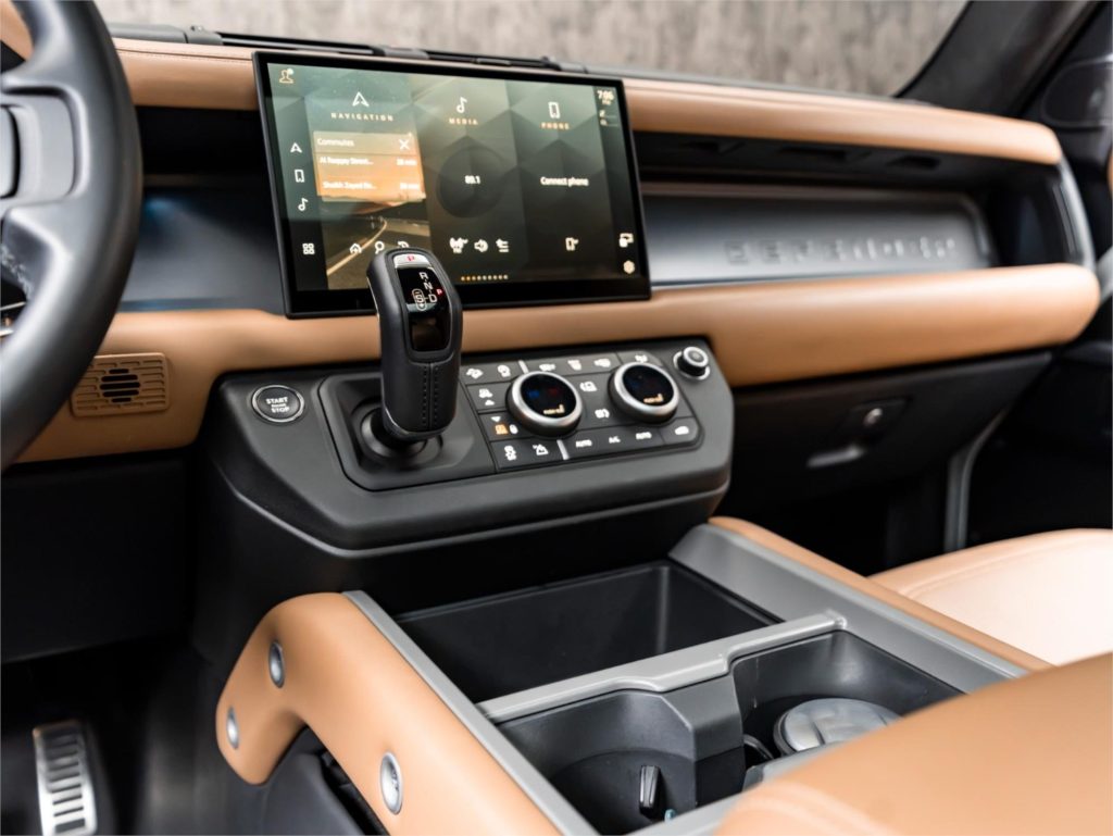 2025 Land Rover Defender 110 V8 — photo 15