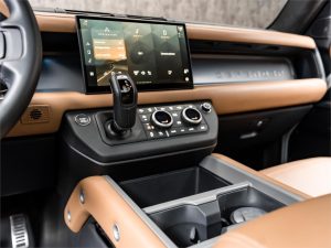 2025 Land Rover Defender 110 V8 — photo 15