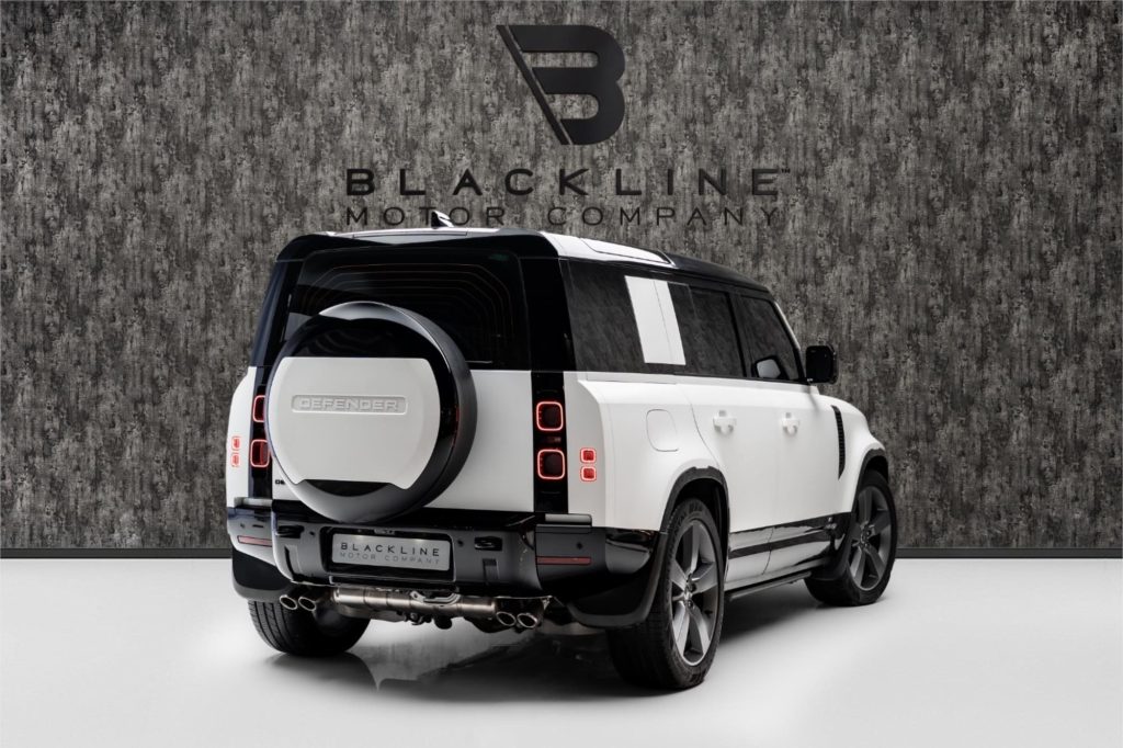 2025 Land Rover Defender 110 V8 — photo 19