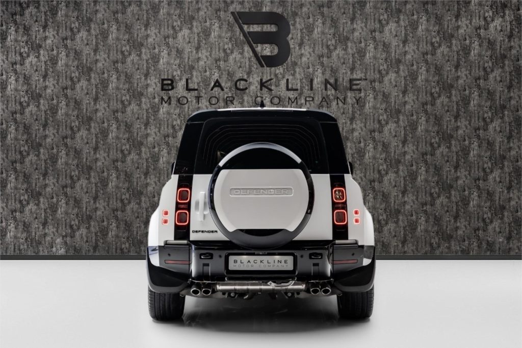2025 Land Rover Defender 110 V8 — photo 17