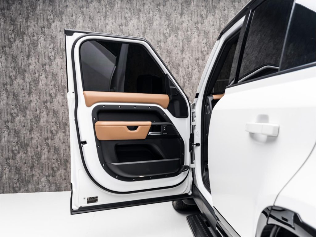2025 Land Rover Defender 110 V8 — photo 16