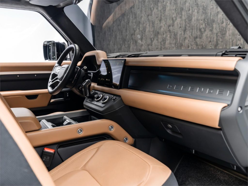 2025 Land Rover Defender 110 V8 — photo 9