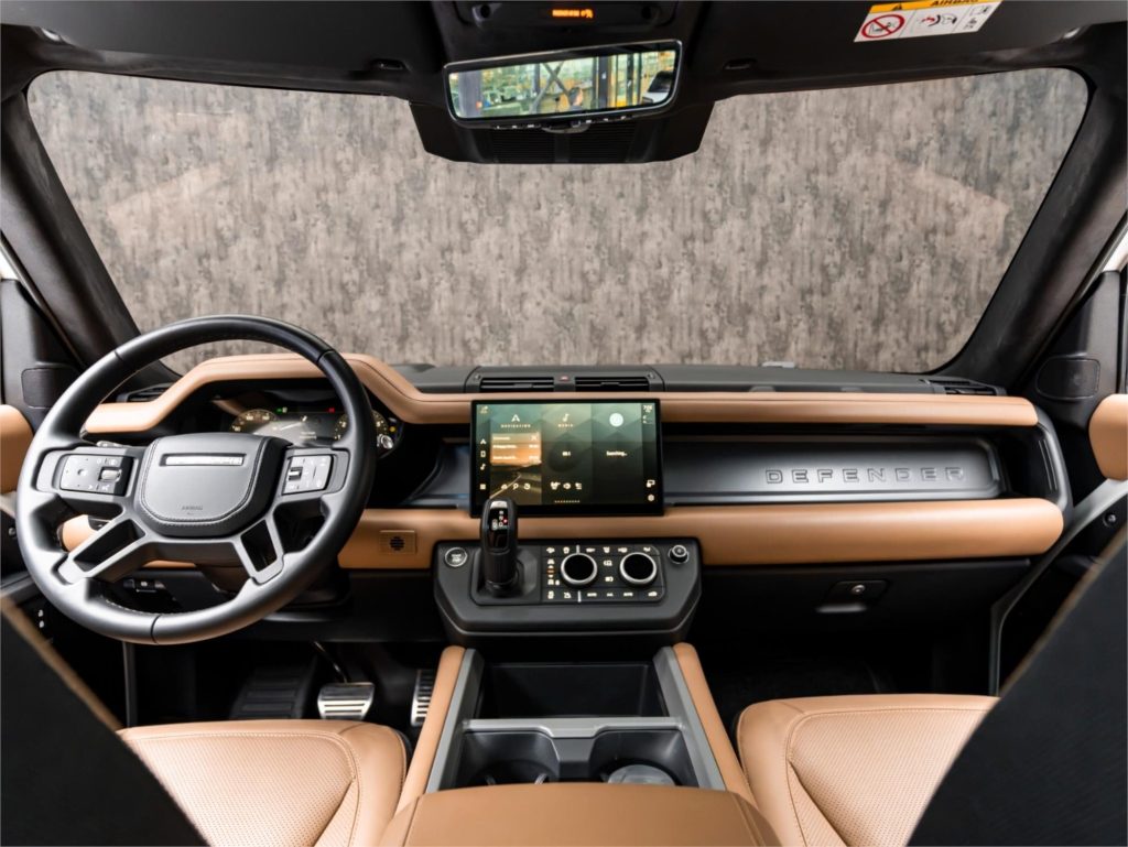 2025 Land Rover Defender 110 V8 — photo 12