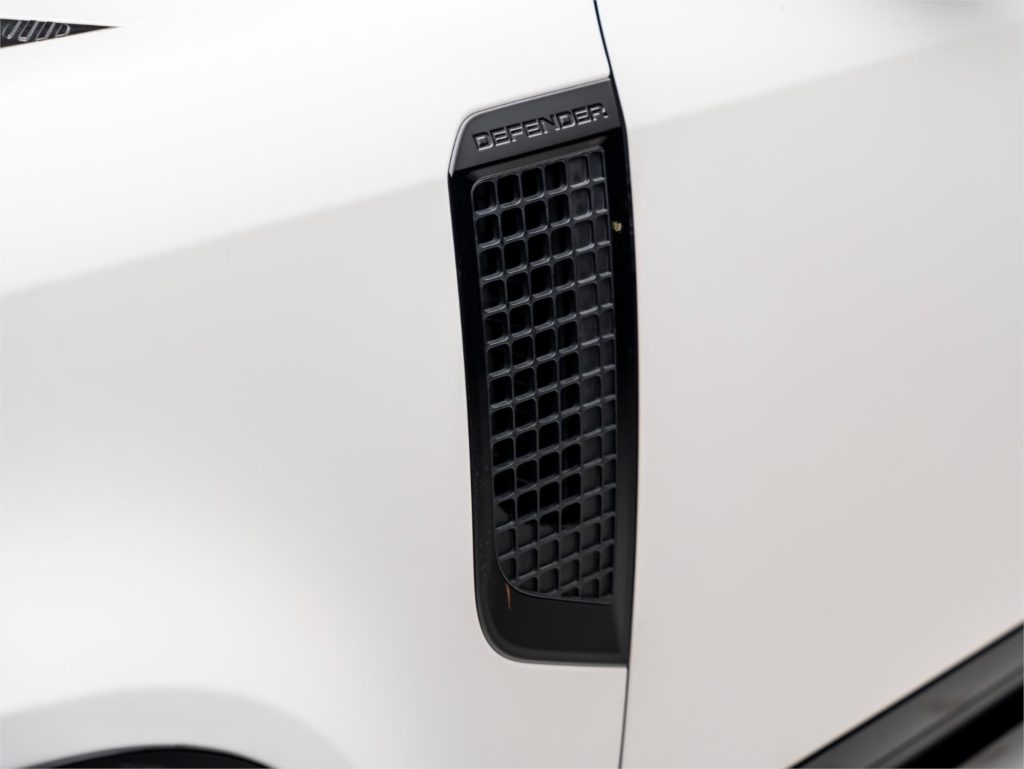 2025 Land Rover Defender 110 V8 — photo 3