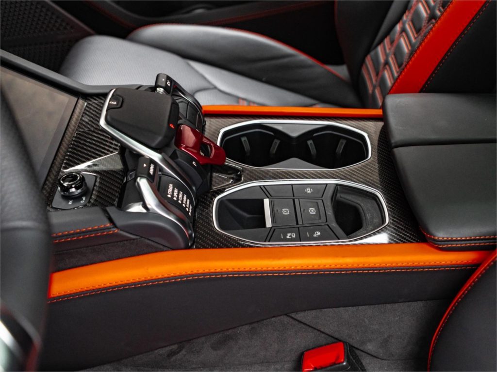 2025 Lamborghini Urus — photo 9