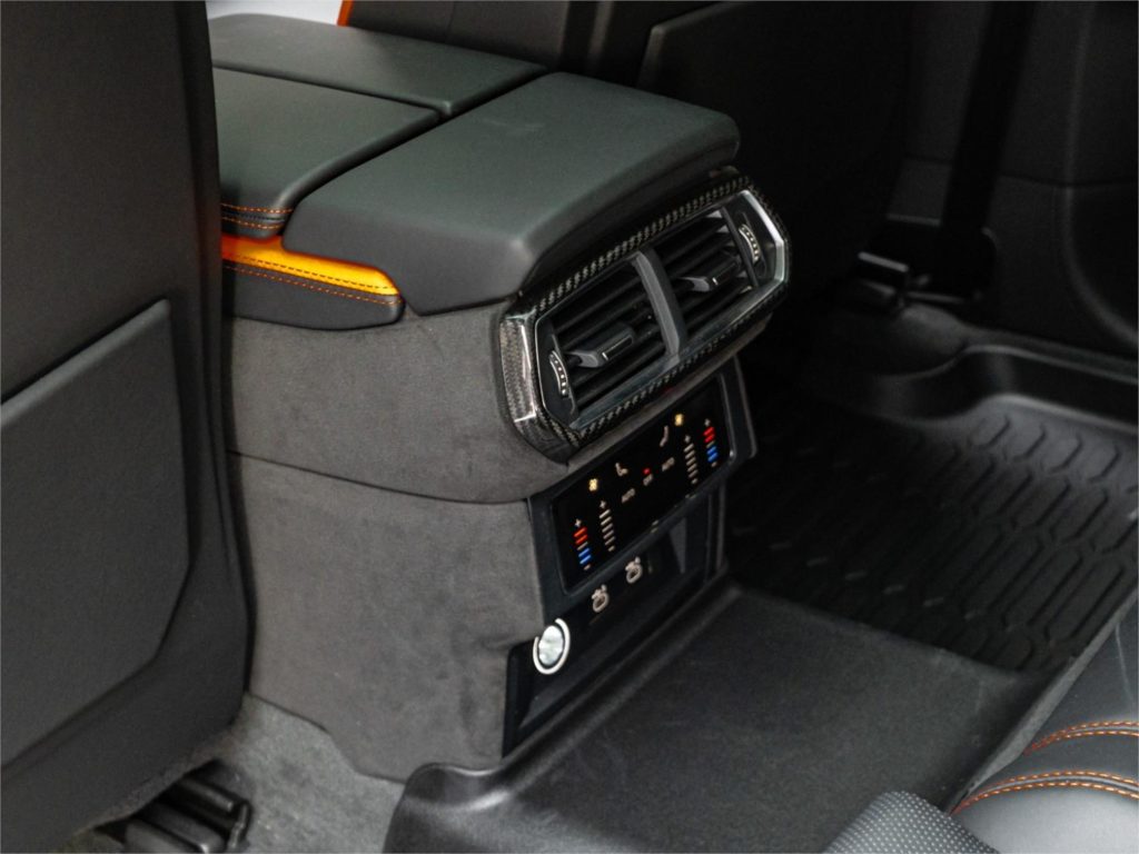 2025 Lamborghini Urus — photo 12