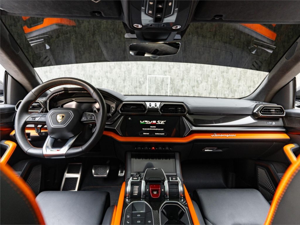 2025 Lamborghini Urus — photo 16