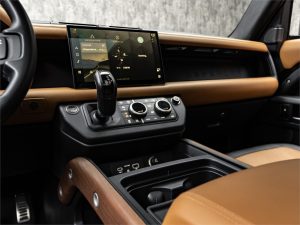 2024 Land Rover Defender 110 X P400 — photo 17