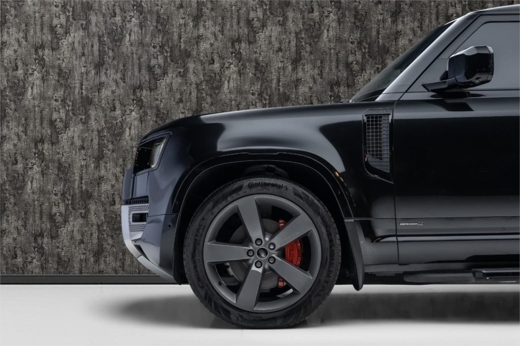 2024 Land Rover Defender 110 X P400 — photo 6