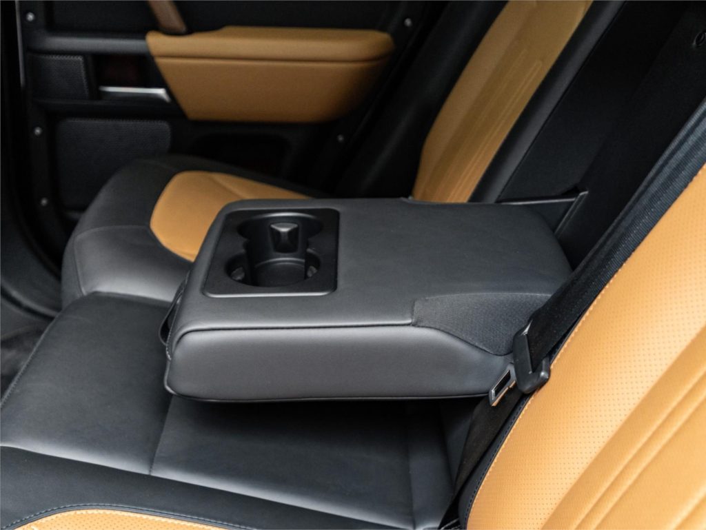 2024 Land Rover Defender 110 X P400 — photo 11