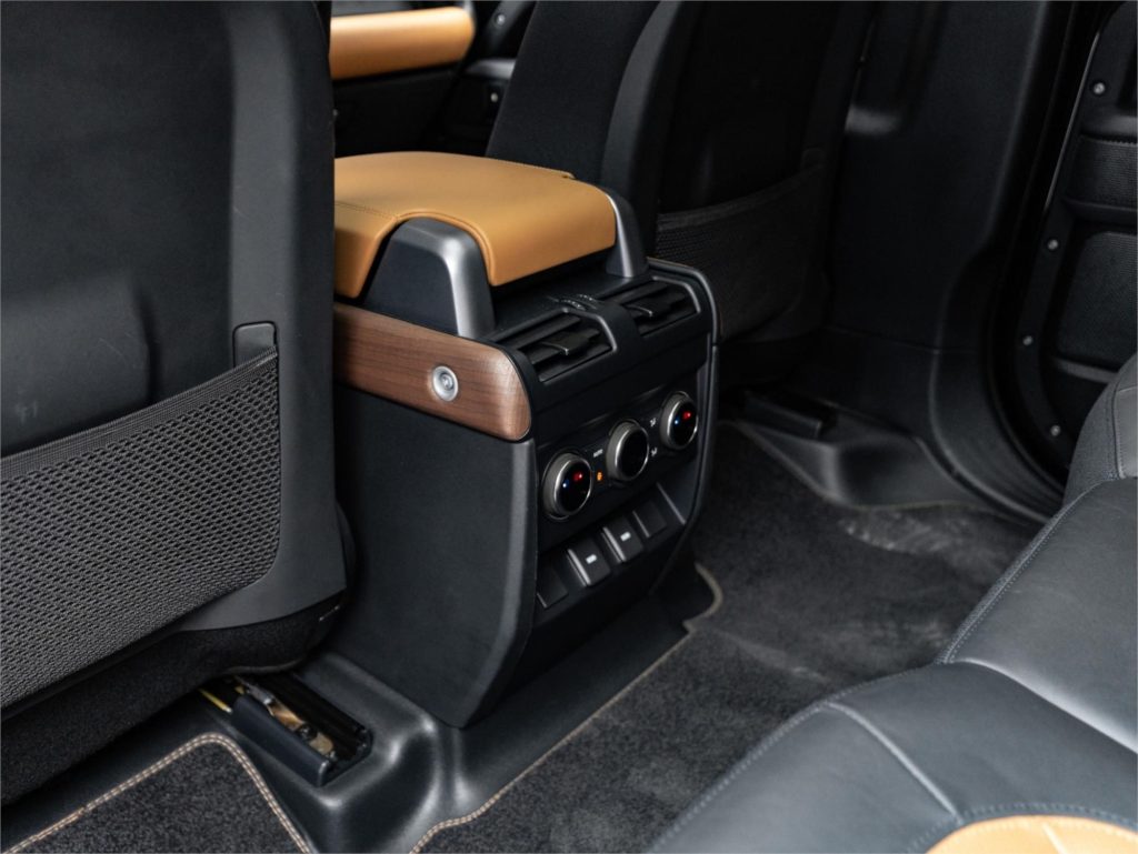 2024 Land Rover Defender 110 X P400 — photo 10