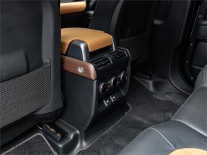 2024 Land Rover Defender 110 X P400 — photo 10