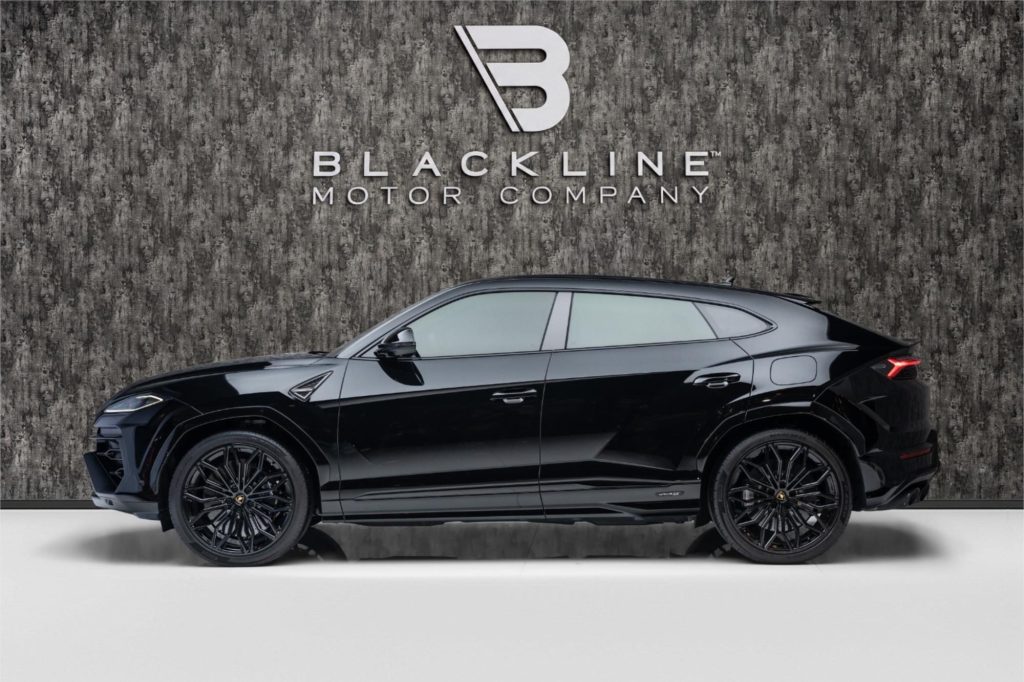 2025 Lamborghini Urus — photo 2