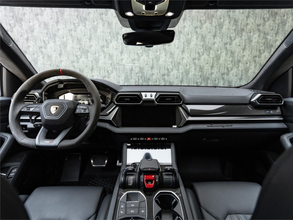 2025 Lamborghini Urus — photo 11