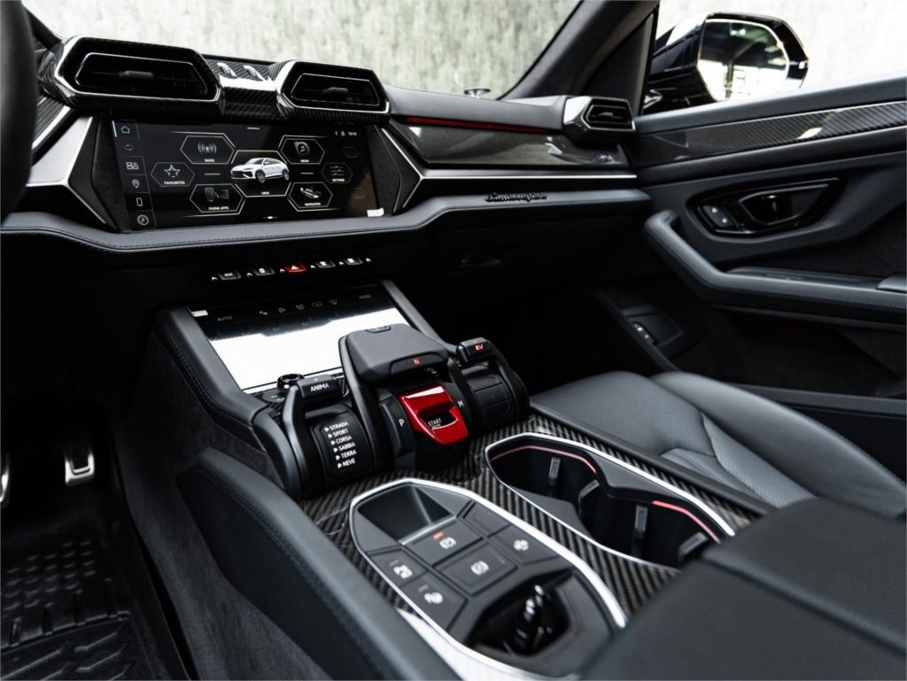 2025 Lamborghini Urus — photo 14