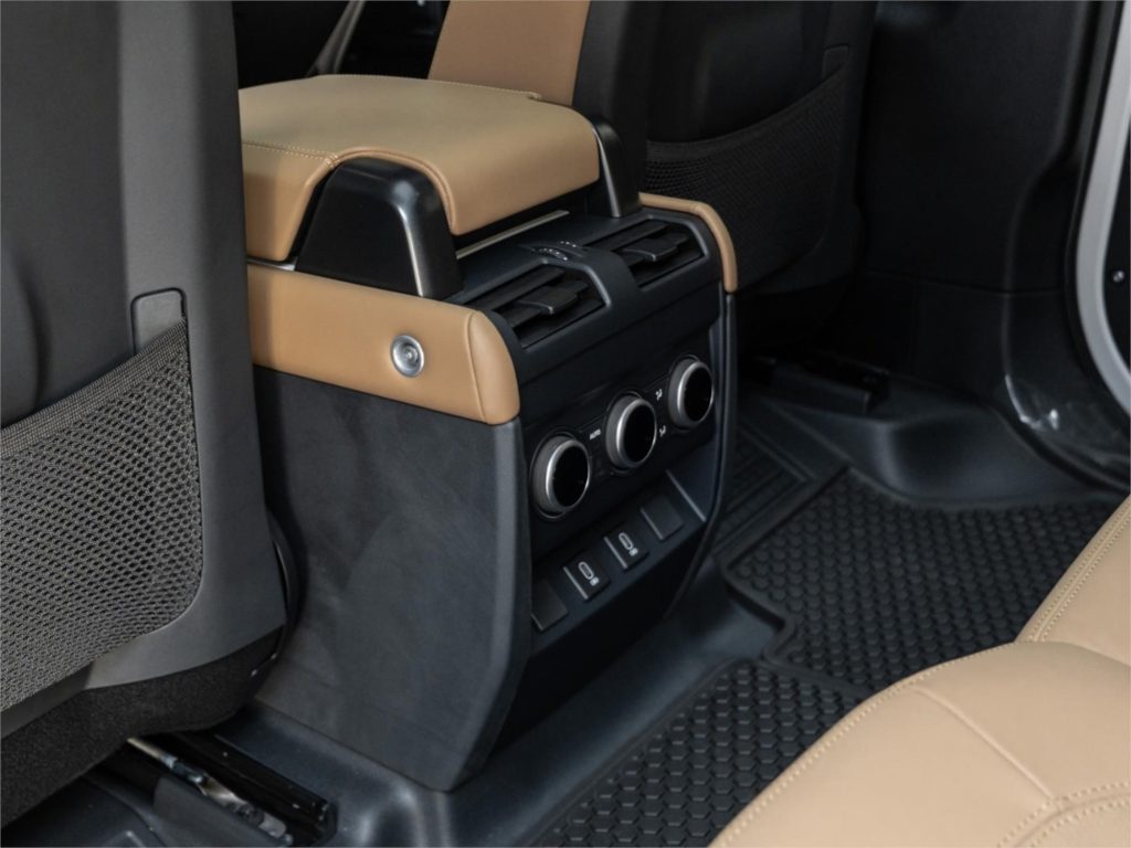 2026 Land Rover Defender 110 X-Dynamic HSE P400 — photo 12