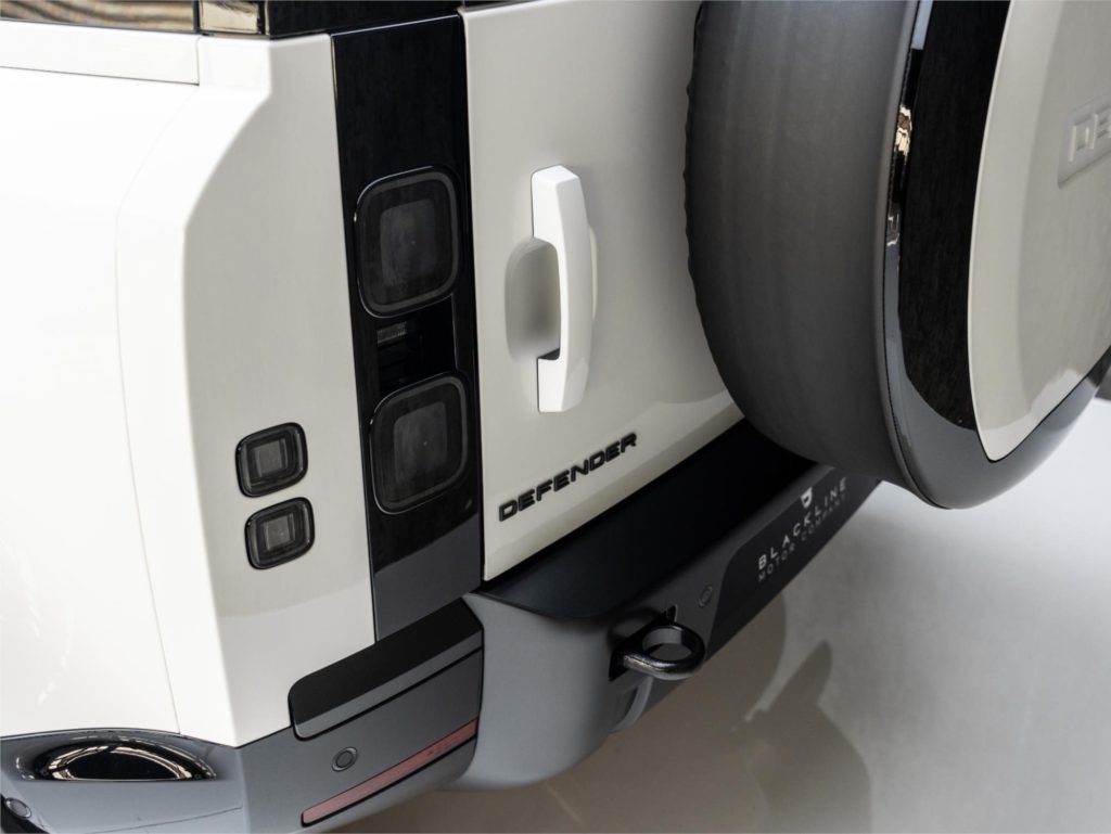2026 Land Rover Defender 110 X-Dynamic HSE P400 — photo 7