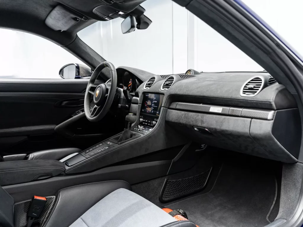 2024 Porsche GT4 RS — photo 17