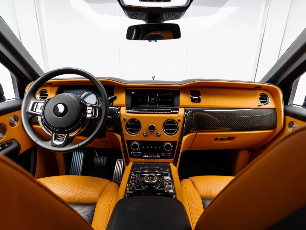 2022 Rolls-Royce Cullinan Black Badge — photo 15
