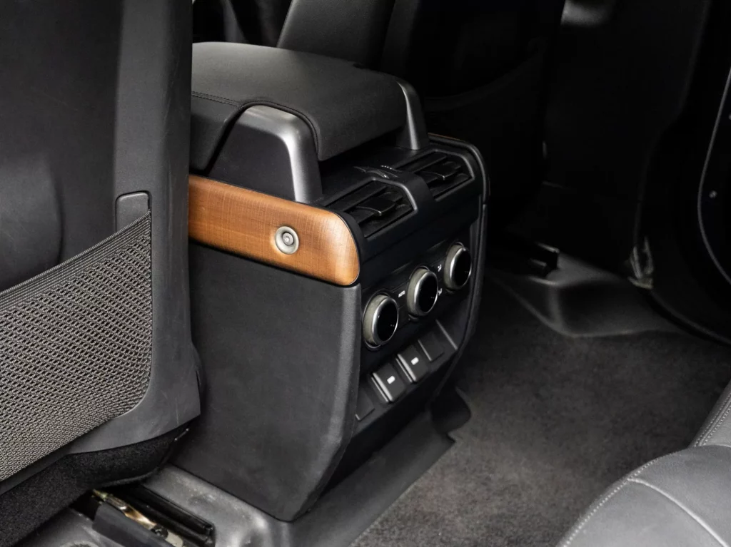 2023 Land Rover Defender 110 SE P400 — photo 20