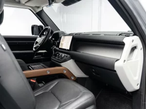 2023 Land Rover Defender 110 SE P400 — photo 14