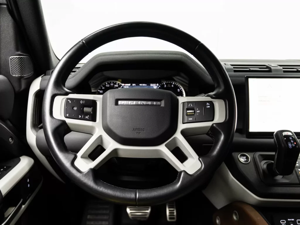 2023 Land Rover Defender 110 SE P400 — photo 12