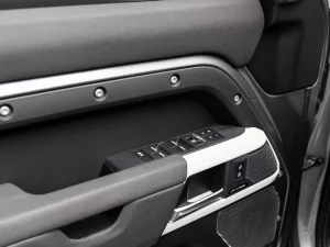 2023 Land Rover Defender 110 SE P400 — photo 19