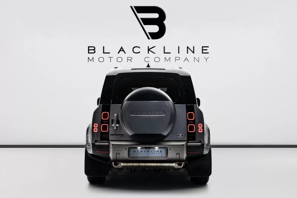 2023 Land Rover Defender 110 SE P400 — photo 3