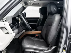 2023 Land Rover Defender 110 SE P400 — photo 10