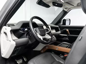 2023 Land Rover Defender 110 SE P400 — photo 11