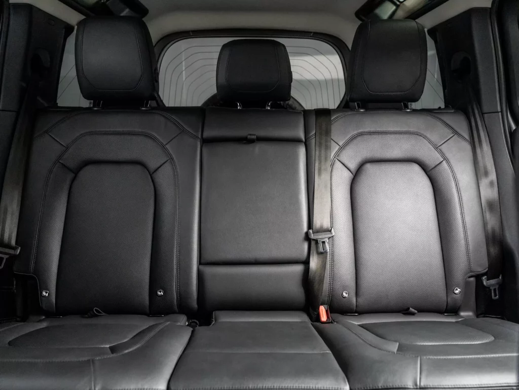 2023 Land Rover Defender 110 SE P400 — photo 17