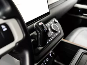 2023 Land Rover Defender 110 SE P400 — photo 16