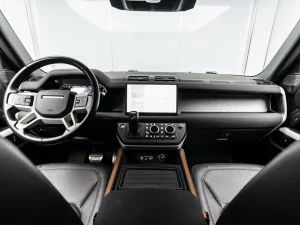 2023 Land Rover Defender 110 SE P400 — photo 15