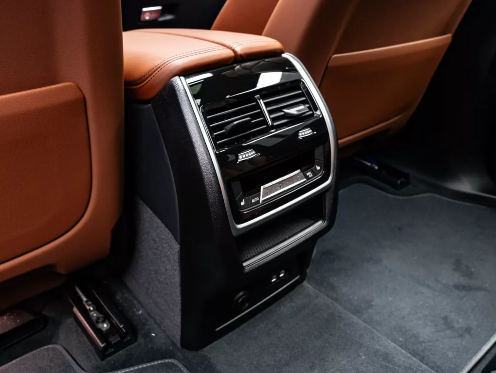 2026 BMW X7 M60i — photo 19