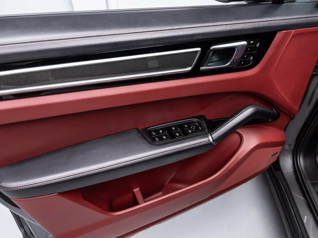 2023 Porsche Cayenne GTS — photo 8