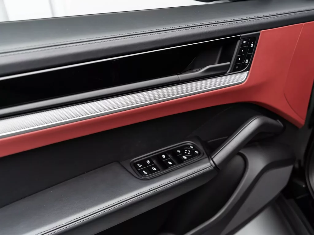 2025 Porsche Cayenne Coupe — photo 8