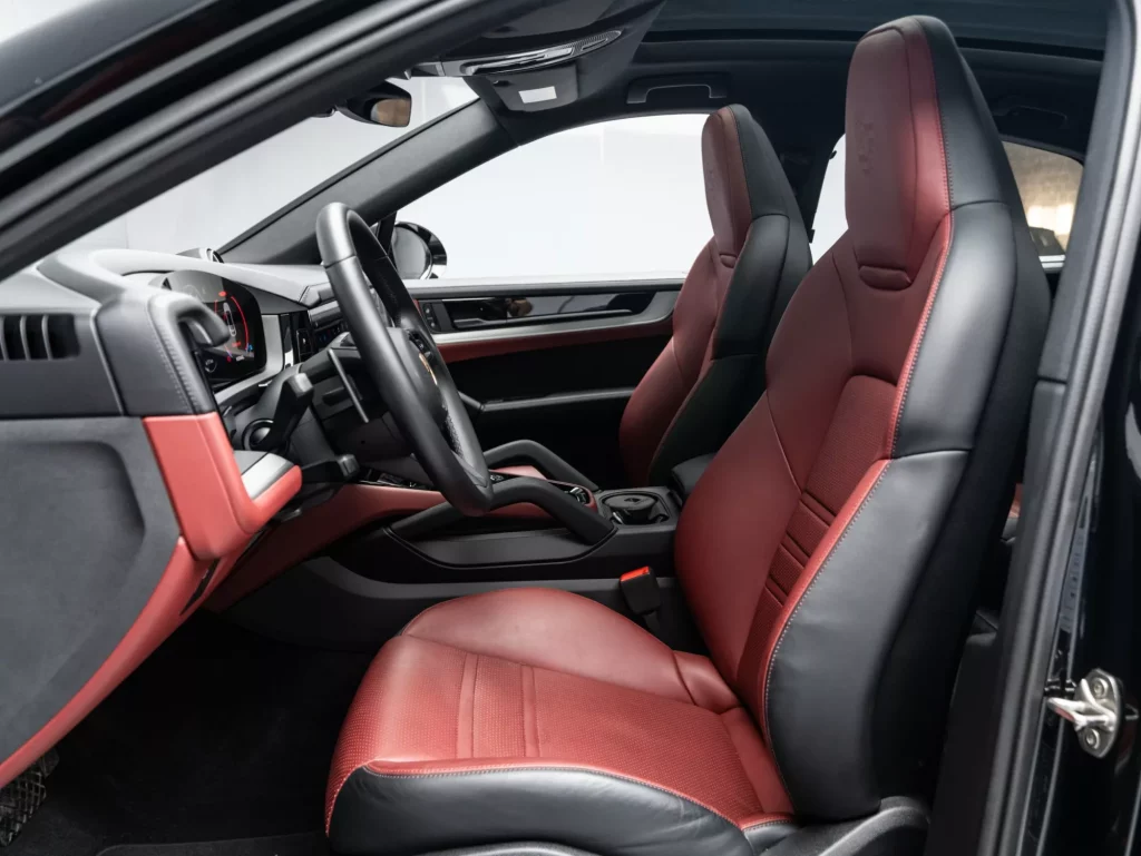 2025 Porsche Cayenne Coupe — photo 10
