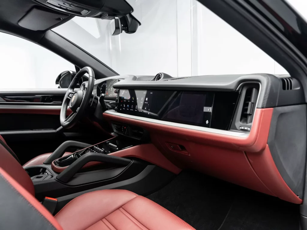 2025 Porsche Cayenne Coupe — photo 13