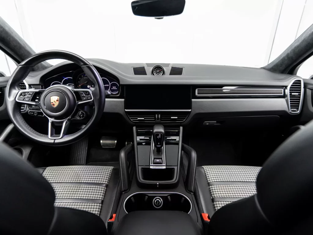 2023 Porsche Cayenne GTS Coupe — photo 17