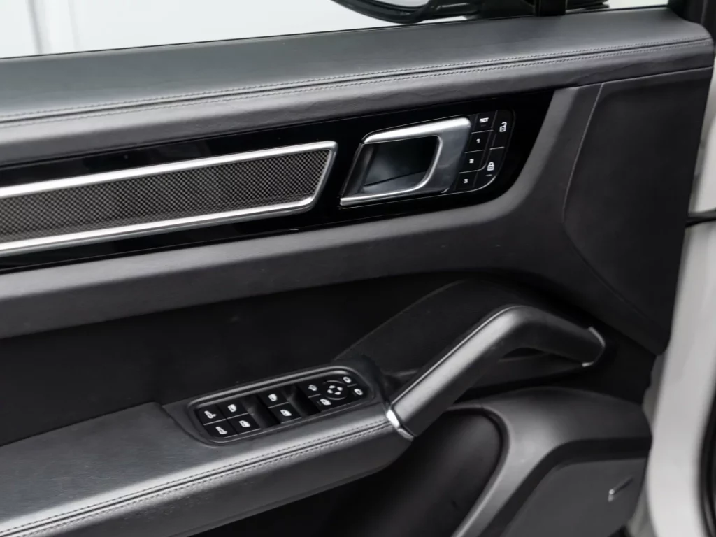 2023 Porsche Cayenne GTS Coupe — photo 8