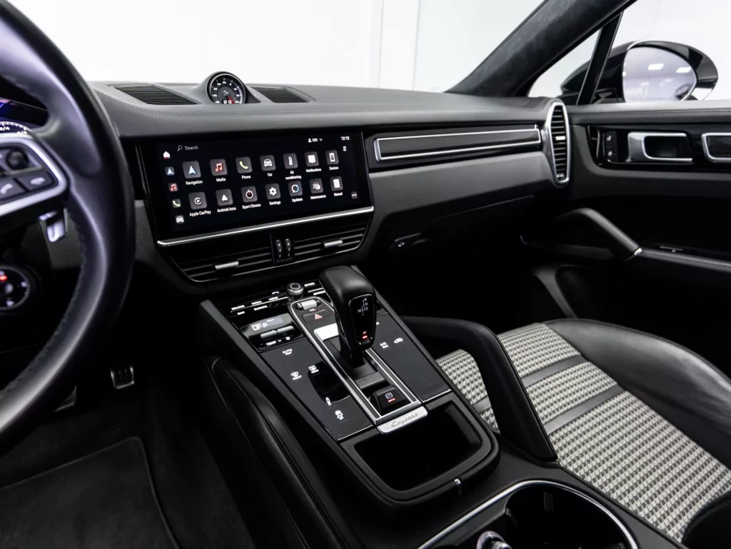 2023 Porsche Cayenne GTS Coupe — photo 15