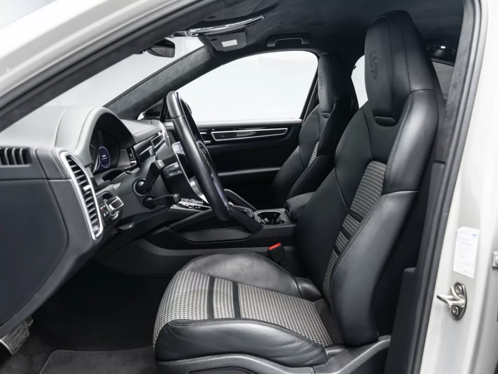 2023 Porsche Cayenne GTS Coupe — photo 10